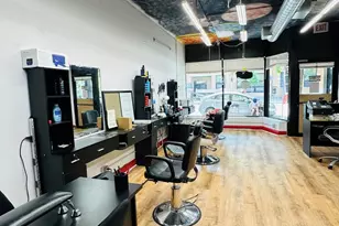 2024 W Montrose Ave, Chicago, IL 60618 - Photo 4