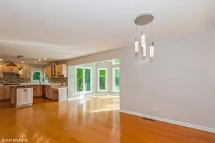 954 Black Walnut Dr, Sugar Grove, IL 60554 - Photo 6