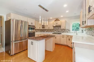 954 Black Walnut Dr, Sugar Grove, IL 60554 - Photo 8