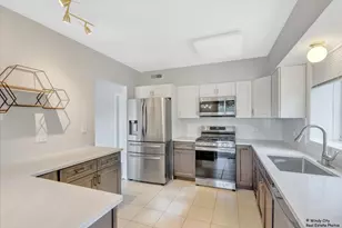 5555 N Cumberland Ave, Chicago, IL 60656 - Photo 8