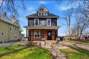 645 E Calhoun St, Woodstock, IL 60098 - Photo 1