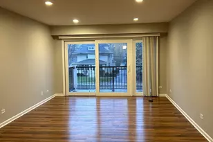 207 W Park Ave, Libertyville, IL 60048 - Photo 2