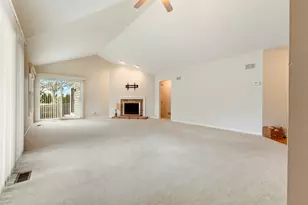 401 Park Barrington Dr, Barrington, IL 60010 - Photo 6