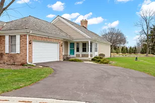 401 Park Barrington Dr, Barrington, IL 60010 - Photo 2