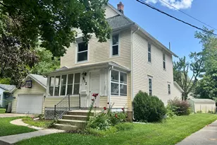 412 W Madison St, Belvidere, IL 61008 - Photo 2