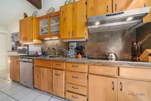 1161 Oak Spring Ln, Libertyville, IL 60048 - Photo 12