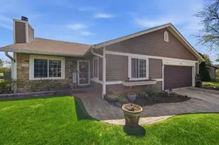 2S631 Angeline Ct, Warrenville, IL 60555 - Photo 2