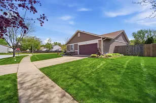 2S631 Angeline Ct, Warrenville, IL 60555 - Photo 4
