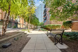 560 W Fulton St, Chicago, IL 60661 - Photo 22