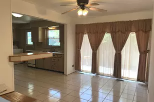 1060 Warwick Ln, Elk Grove Village, IL 60007 - Photo 4