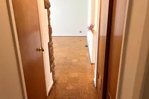 1060 Warwick Ln, Elk Grove Village, IL 60007 - Photo 8