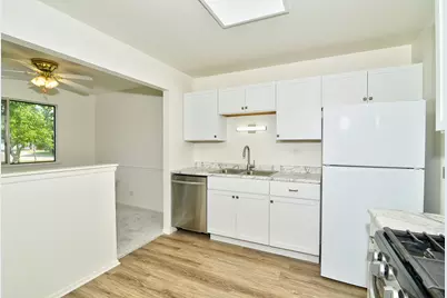 600 Eastveiw Court #X1, Schaumburg, IL 60193 - Photo 2