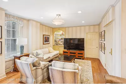 20 E Cedar Street #8B, Chicago, IL 60610 - Photo 12