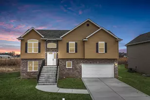 8241 Dylan Dr, Merrillville, IN 46410 - Photo 4