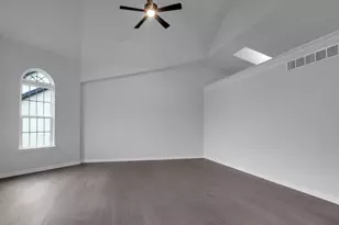 3008 W 82nd Pl, Merrillville, IN 46410 - Photo 4