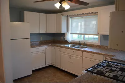 309 S Main Street, Walnut, IL 61376 - Photo 10