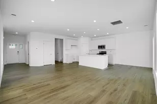 359 Red Oak Cir, Volo, IL 60020 - Photo 4