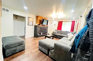 17750 Clyde Ave, Lansing, IL 60438 - Photo 2