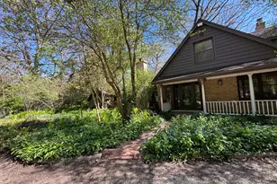 29W101 Morris Ct, Warrenville, IL 60555 - Photo 2