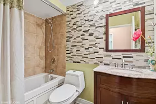 9355 Landings Ln, Des Plaines, IL 60016 - Photo 10