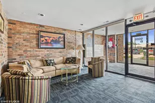 9355 Landings Ln, Des Plaines, IL 60016 - Photo 2