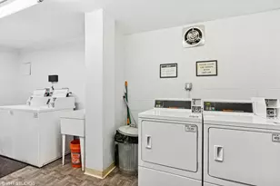 9355 Landings Ln, Des Plaines, IL 60016 - Photo 12