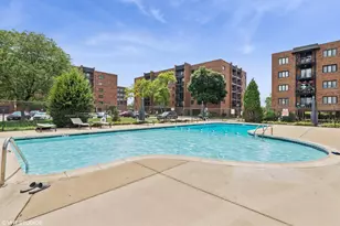 9355 Landings Ln, Des Plaines, IL 60016 - Photo 14