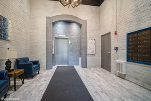 350 Plum Creek Dr, Wheeling, IL 60090 - Photo 2