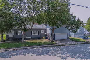 225 E Pinckney St, Pontiac, IL 61764 - Photo 1