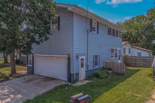 225 E Pinckney St, Pontiac, IL 61764 - Photo 2