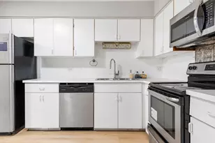 5200 Galitz St, Skokie, IL 60077 - Photo 6