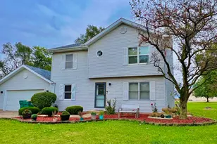 810 Peale St, Joliet, IL 60433 - Photo 1