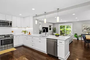 3035 Thayer St, Evanston, IL 60201 - Photo 8