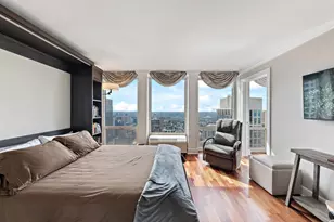 111 E Chestnut St, Chicago, IL 60611 - Photo 16