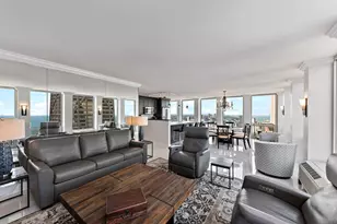 111 E Chestnut St, Chicago, IL 60611 - Photo 6