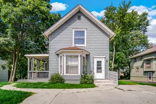 518 Raymond St, Elgin, IL 60120 - Photo 2