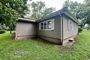 509 Lakeshore Dr, Oakland, IL 61943 - Photo 30