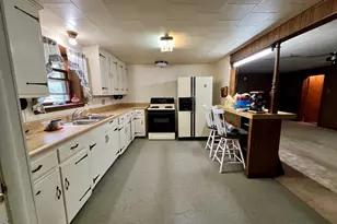 509 Lakeshore Dr, Oakland, IL 61943 - Photo 10