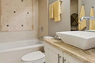 4351 S Lake Park Ave, Chicago, IL 60653 - Photo 16