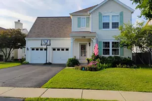 178 W Hampton Dr, Round Lake, IL 60073 - Photo 1