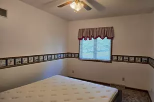 400 N 4th St, Carthage, IL 62321 - Photo 12