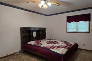 400 N 4th St, Carthage, IL 62321 - Photo 18