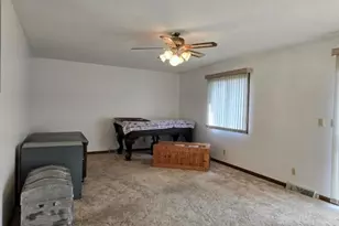 400 N 4th St, Carthage, IL 62321 - Photo 8