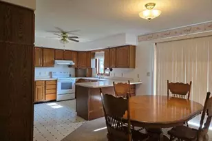 400 N 4th St, Carthage, IL 62321 - Photo 4