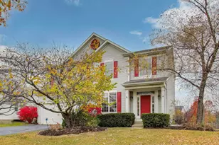 697 Providence Ln, Lindenhurst, IL 60046 - Photo 2