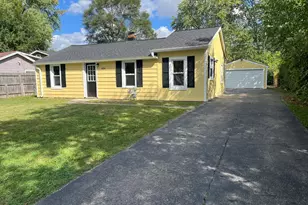 836 S Sumner Ave, Aurora, IL 60505 - Photo 1