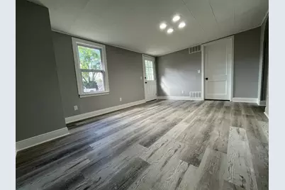 836 S Sumner Avenue, Aurora, IL 60505 - Photo 4