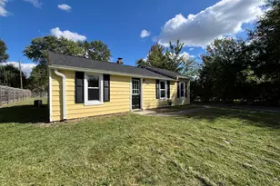 836 S Sumner Ave, Aurora, IL 60505 - Photo 2