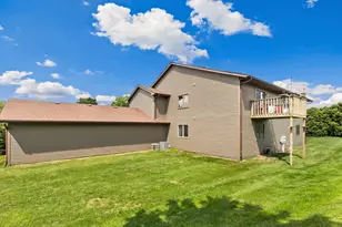 216 Pardridge Pl, Dekalb, IL 60115 - Photo 4