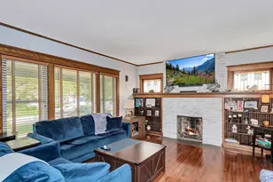 958 Campbell St, Joliet, IL 60435 - Photo 4